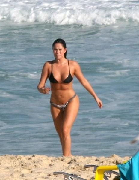 20090913193855_104155_large_fernanda-vasconcellos-na-praia-da-reserva